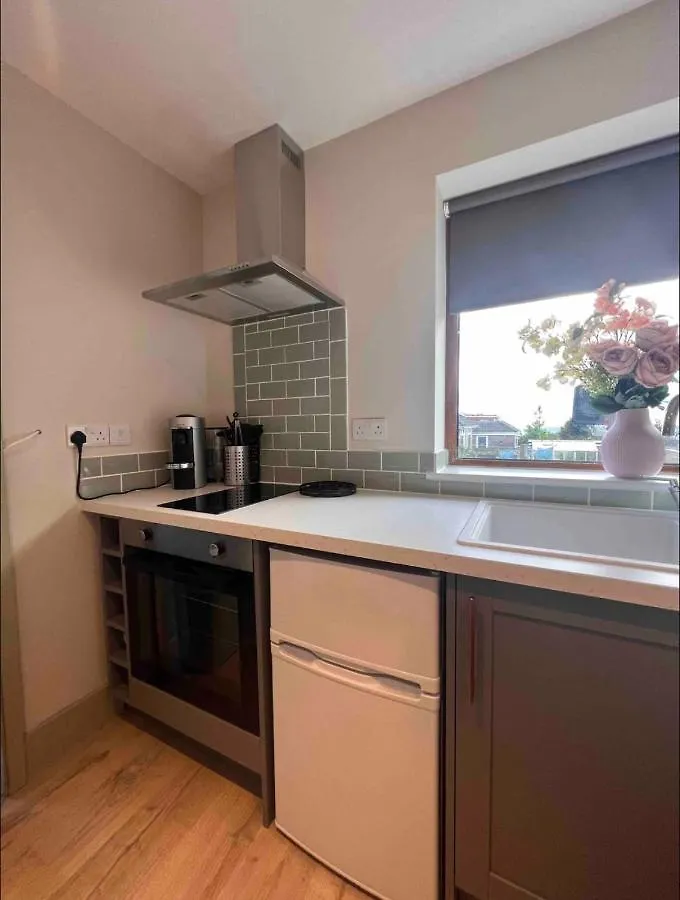 Seaview 1 Bed Open Condo - Free Parking Brighton Apartment