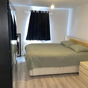 https://room-with-share-bathroom-near-train-line.cambridgehotelsuk.com